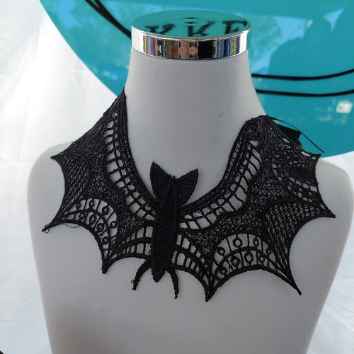 Bat lace collar