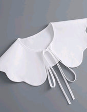 Load image into Gallery viewer, White Scalloped Collar